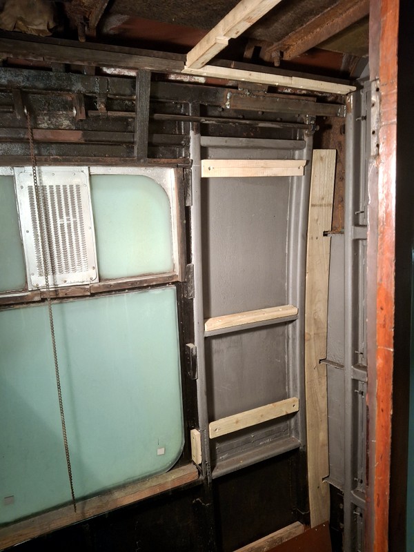 Class 105: Framework in the toilet compartment