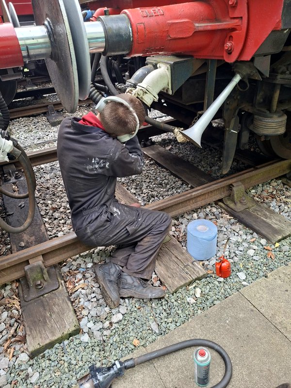 Class 110: Cleaning the jumper sockets on 51813